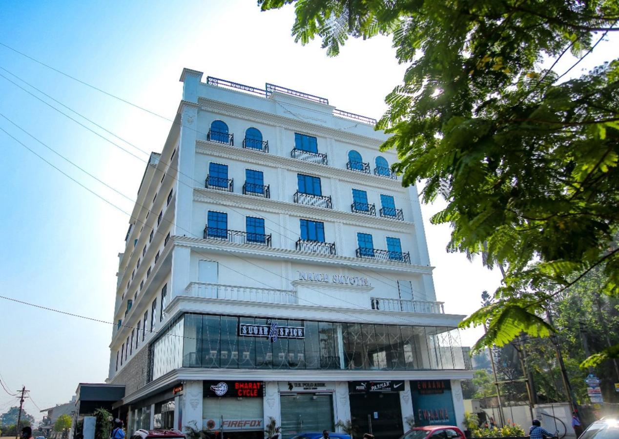 Nrich Skyotel Navsari Bagian luar foto